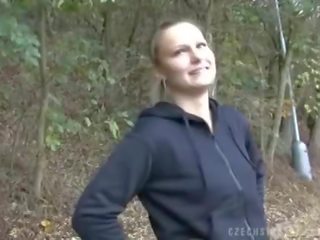 Tsjechisch dochter was uitgezocht omhoog voor publiek vies video-