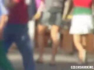 Čehi amatieri meitenes sharked par the ielas