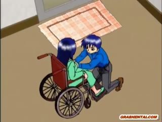 Rinnakas anime emme silmapaistev ratsutamine peenis